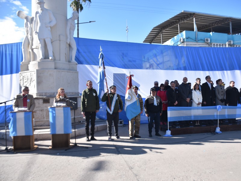 ACTO 25 DE MAYO