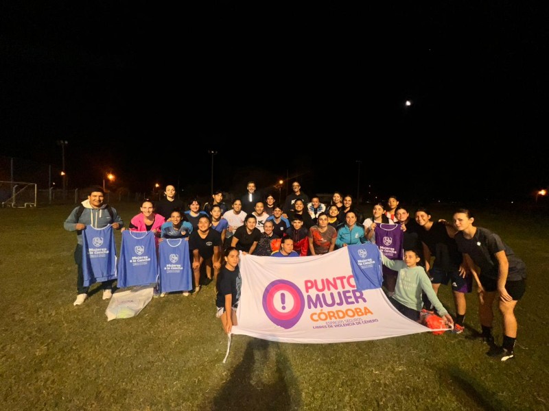 “Mujeres a la cancha